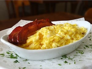 Ovos Mexidos com Bacon