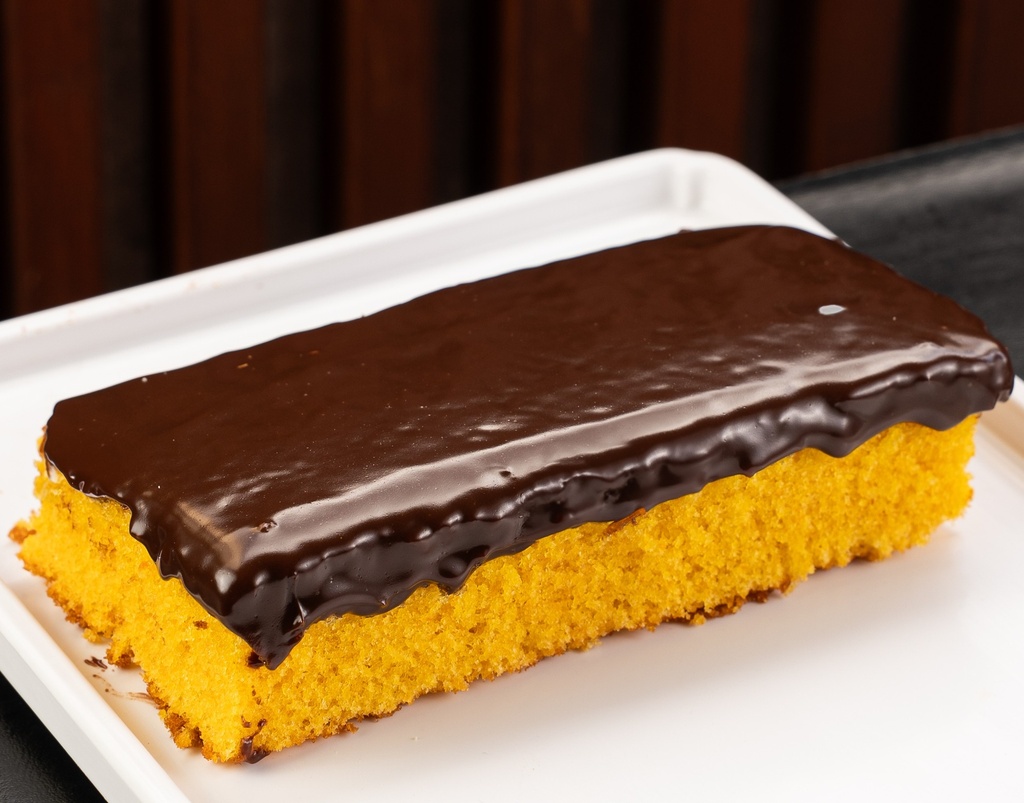 Bolo Retangular Cenoura com Cobertura