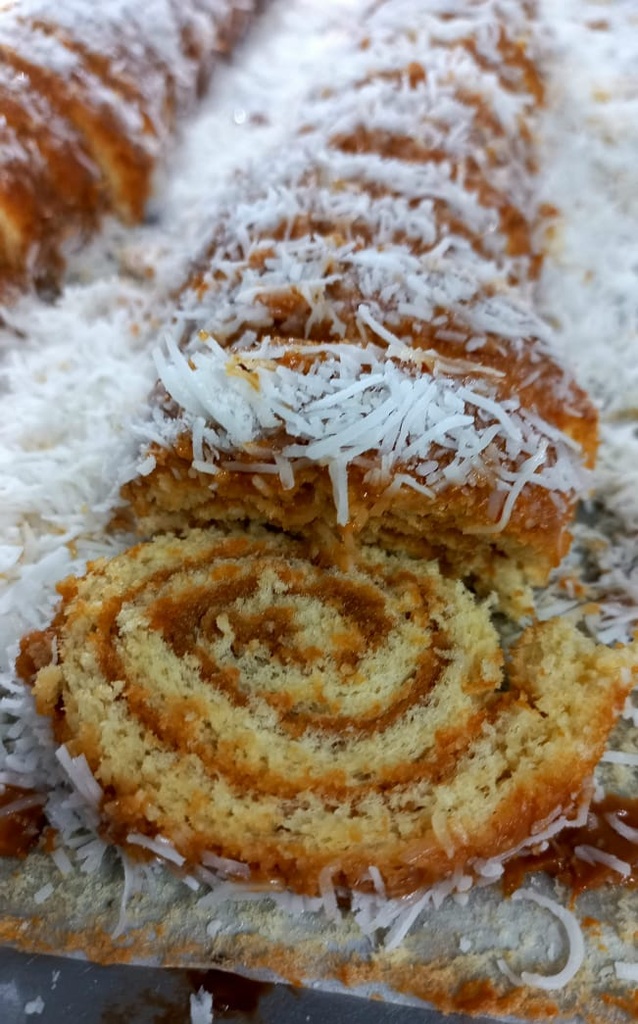 Rocambole Doce de Leite Bandeja