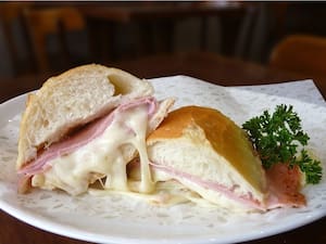 Misto Quente no Pão Francês