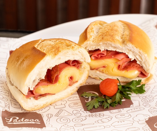 Pão com Mortandela Defumada e Muçarela