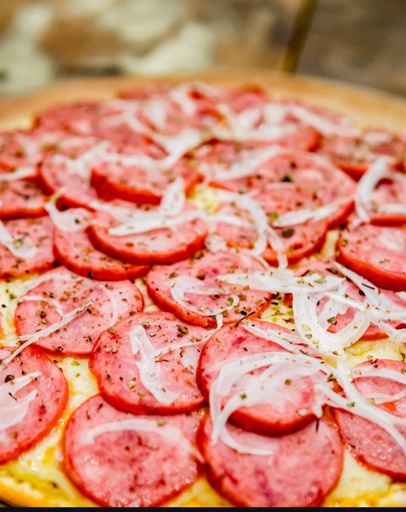 Pizza Assada De Calabresa